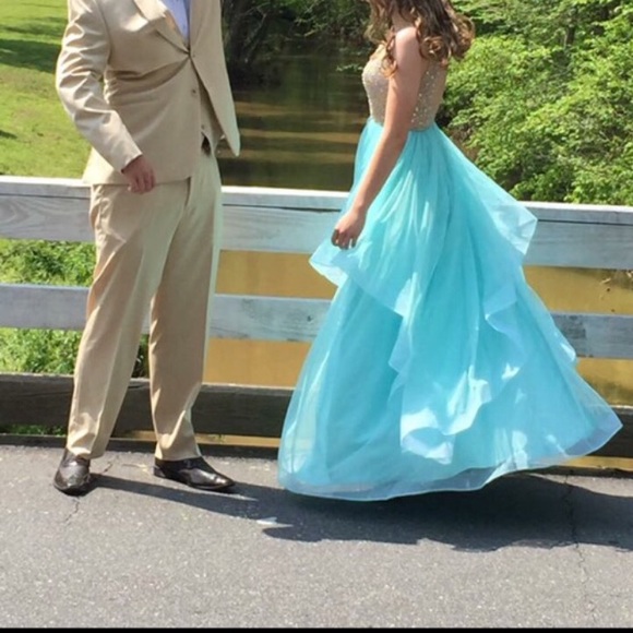 BEAUTIFUL prom dress - Picture 2 of 8